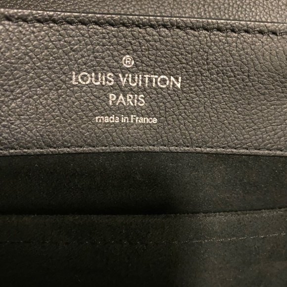 Authentic Louis Vuitton LockMe calfskin backpack in black - Picture 4 of 11
